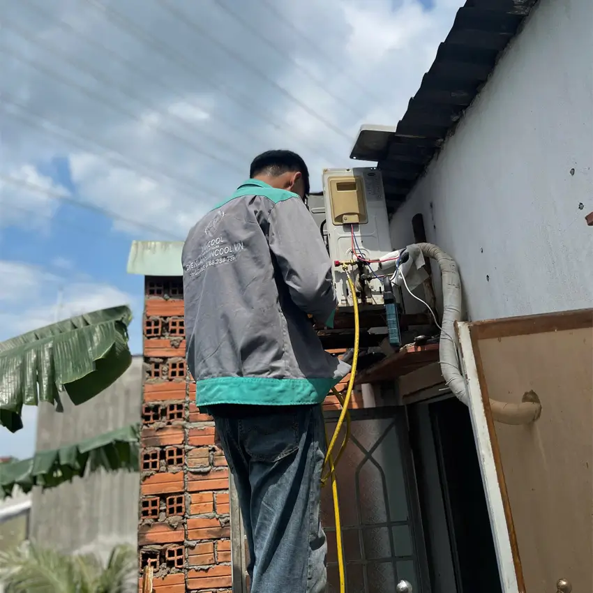 Khi quạt ngừng quay, hãy gọi thợ điện lạnh kiểm tra motor