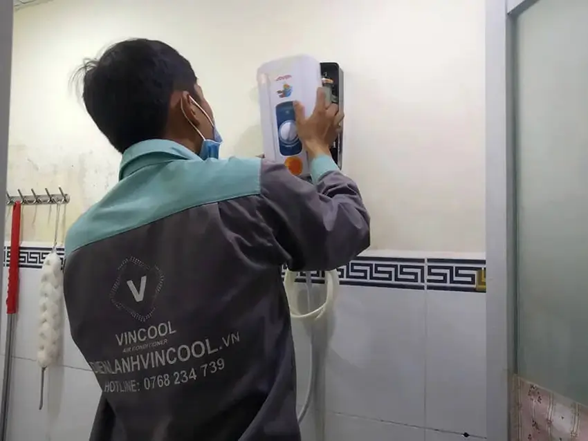 Sửa máy nước nóng Hóc Môn uy tín tại nhà, giá cạnh tranh