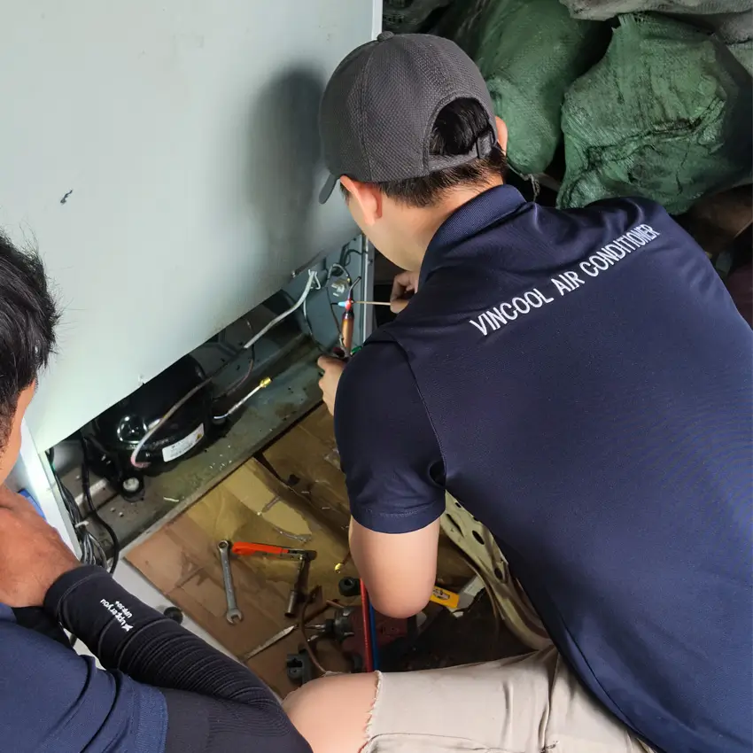 Bạn nên gọi dịch vụ sửa tủ lạnh quận 2 khi nhận thấy tủ lạnh gặp các sự cố phức tạp
