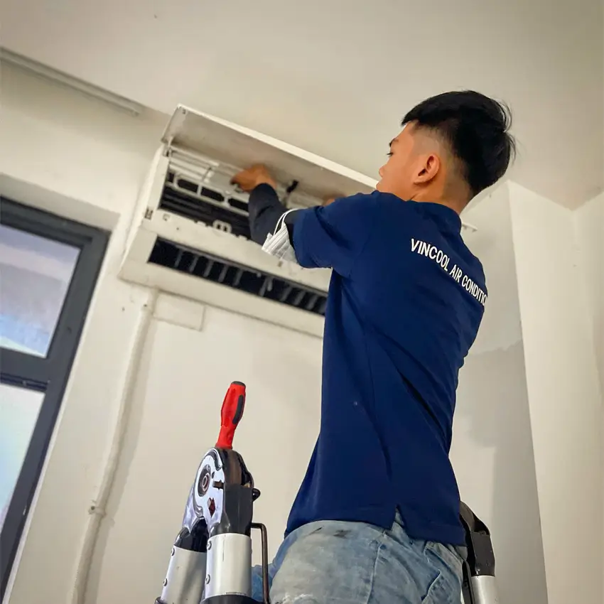 Chi phí tháo lắp máy lạnh Quận 5 được tính theo loại máy, công suất và điều kiện thi công thực tế