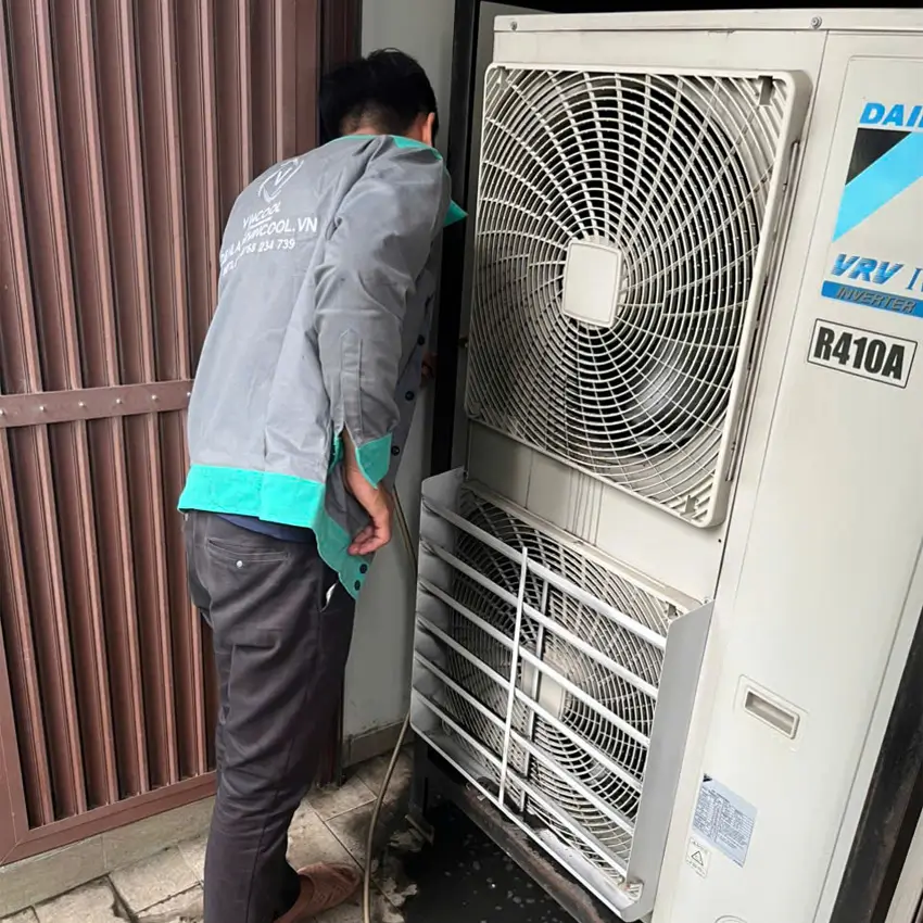 Sửa máy lạnh quận 9 uy tín, có mặt tận nơi trong 30 phút Kỹ thuật viên sẽ vận hành thử máy lạnh để kiểm tra