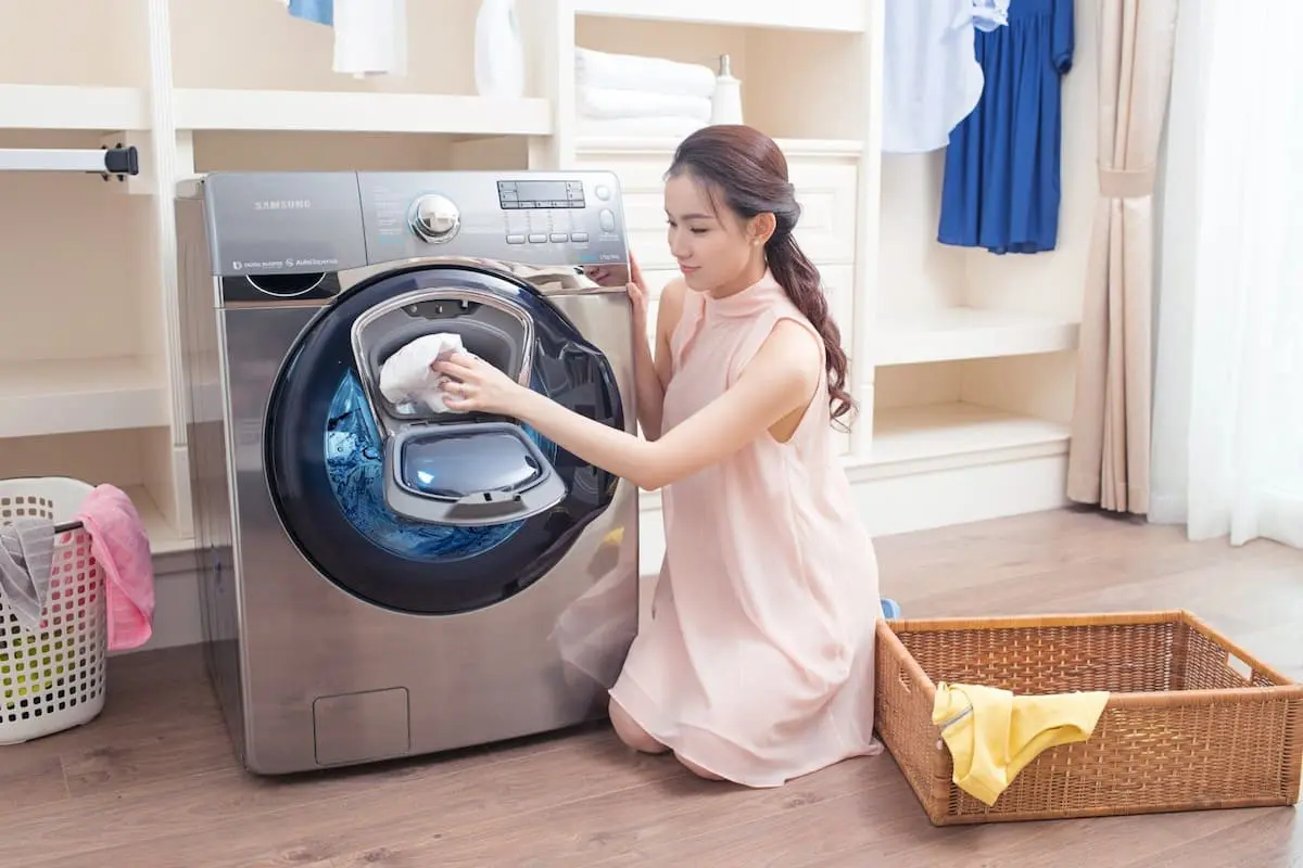 Máy giặt cần được vệ sinh bảo dưỡng định kỳ tối thiểu 3 tháng/lần