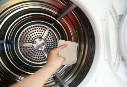 Vệ sinh bộ lọc cặn giúp sửa máy giặt tắc nghẽn nước