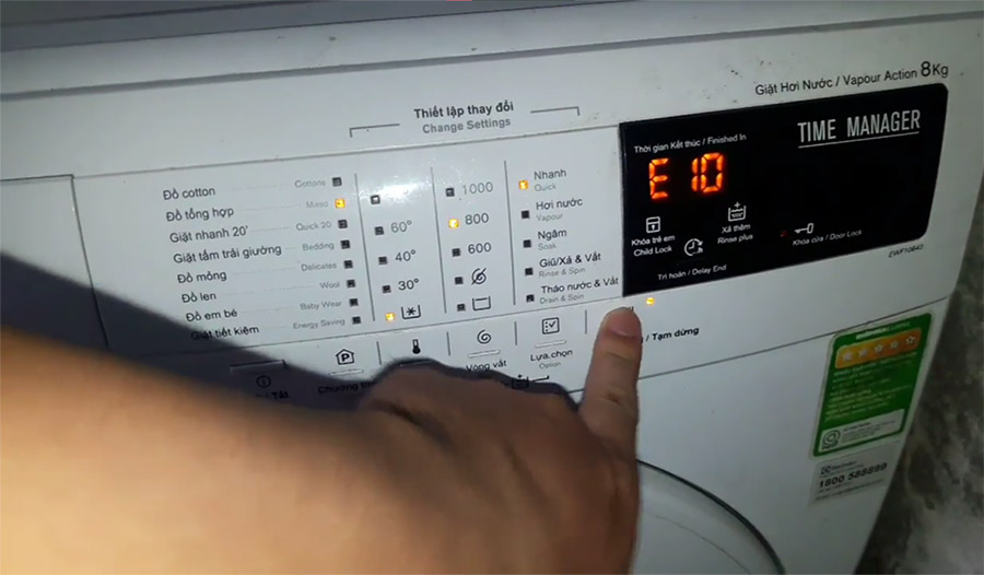 Nguyên nhân máy giặt Electrolux báo lỗi E10 và hướng dẫn khắc phục
