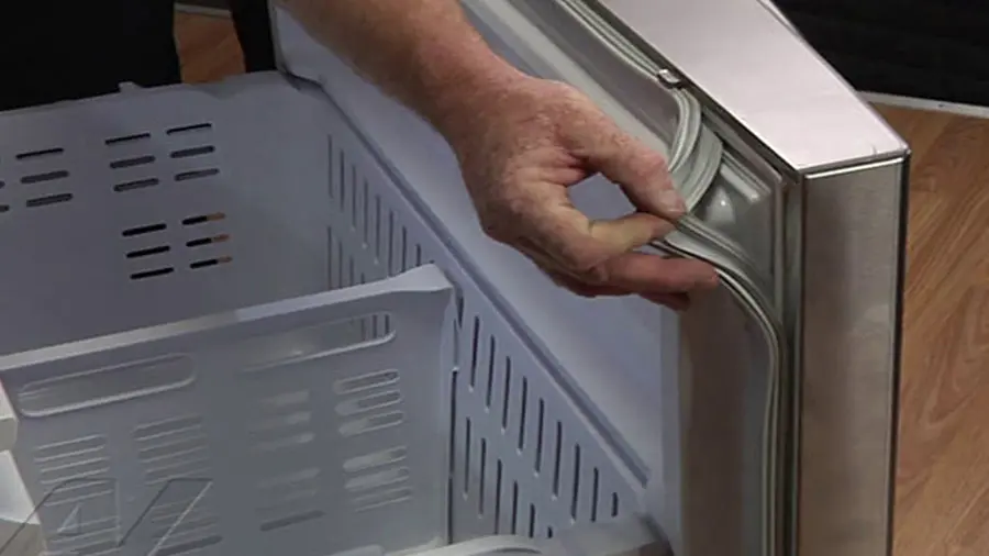 Cần kiểu tra tình trạng gioăng tủ lạnh khi tủ có dấu hiệu lạnh kém