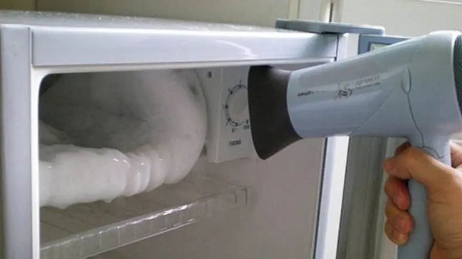 Tủ lạnh Sharp đóng tuyết dày làm giảm không gian lưu trữ