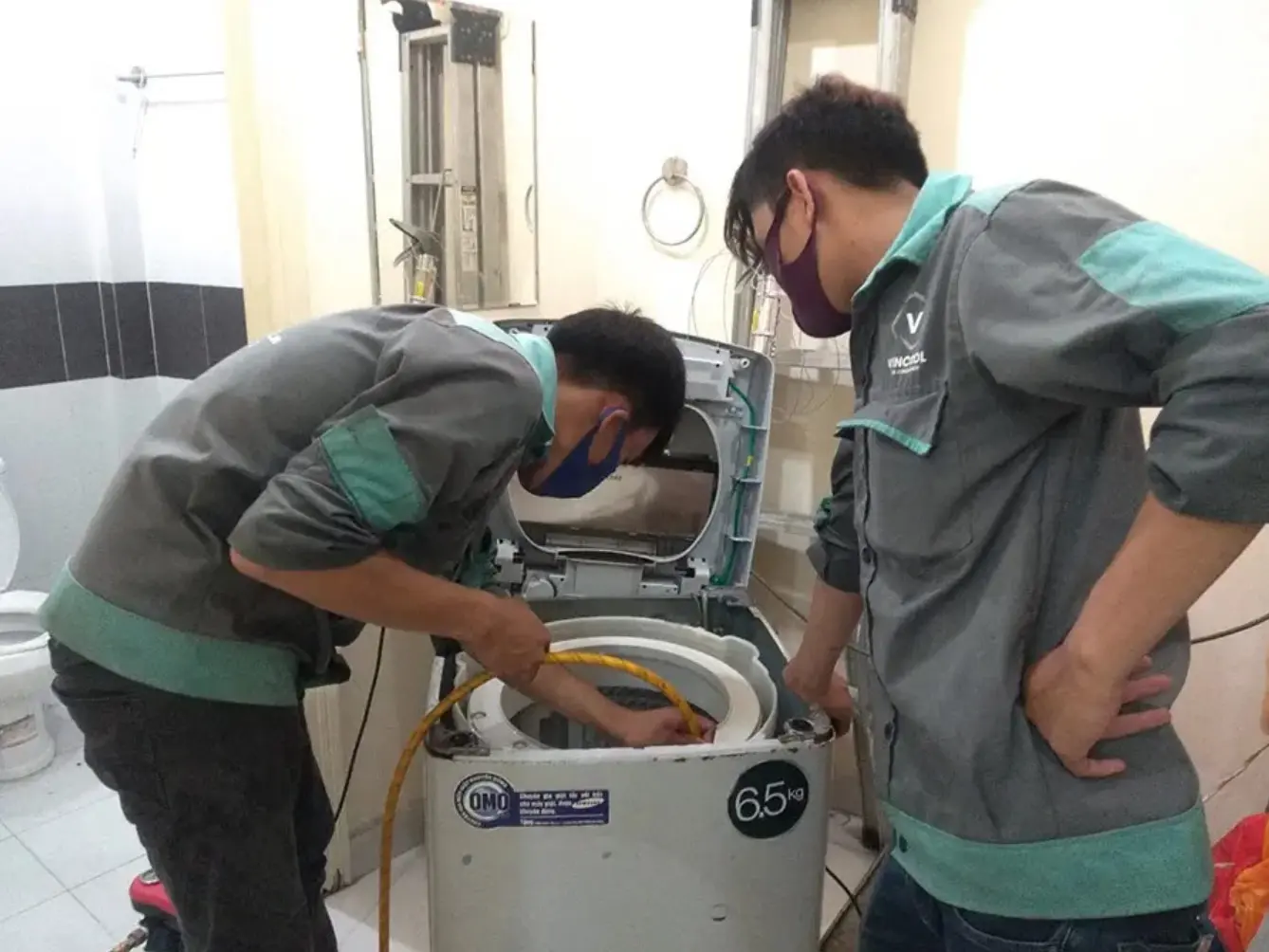 Đội ngũ kỹ thuật Vincool khắc phục triệt để hư hỏng máy giặt
