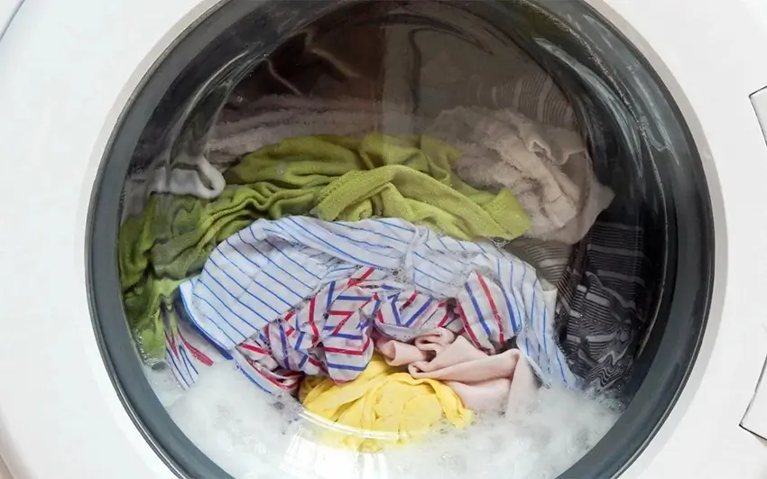 Nhồi nhét quá nhiều quần áo khiến lồng giặt không thể thực hiện chu trình vắt