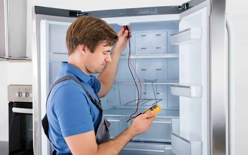 Tủ lạnh sáng đèn nhưng không mát – Nguyên nhân và cách sửa