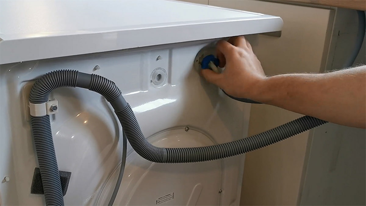 Cách sửa máy giặt Aqua không xả nước là gì?