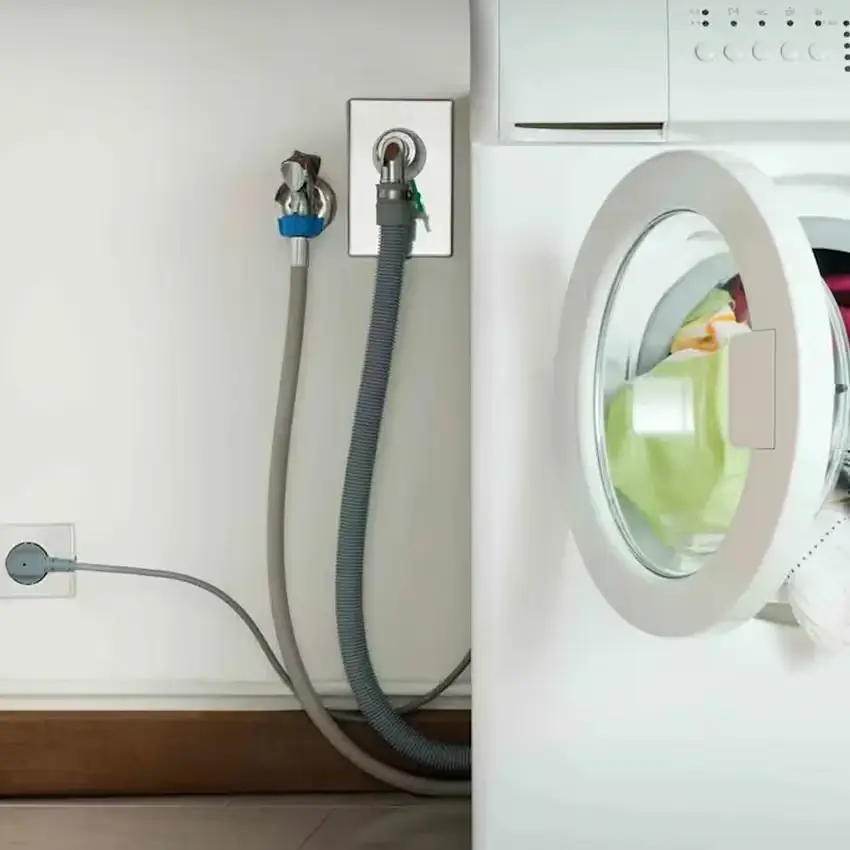 Ống dẫn nước bị gập, xoắn, nghẹt cặn hoặc xuống cấp sẽ giảm lưu lượng nước vào máy giặt