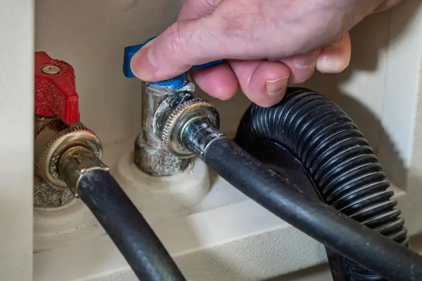 Kiểm tra vòi cấp nước của máy giặt