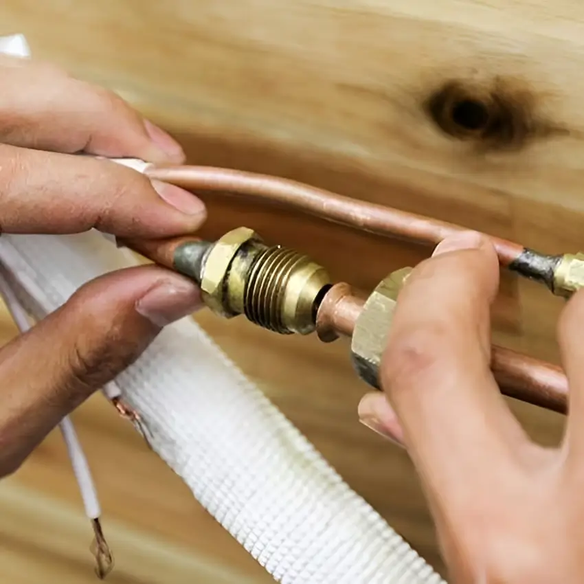 Ống đồng máy lạnh bị rò rỉ gas