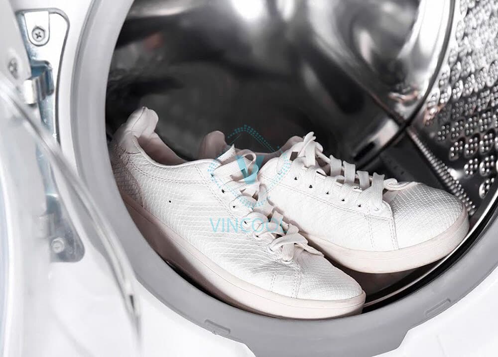 5 bước giặt giày bằng máy giặt trắng sạch giữ phom siêu đơn giản