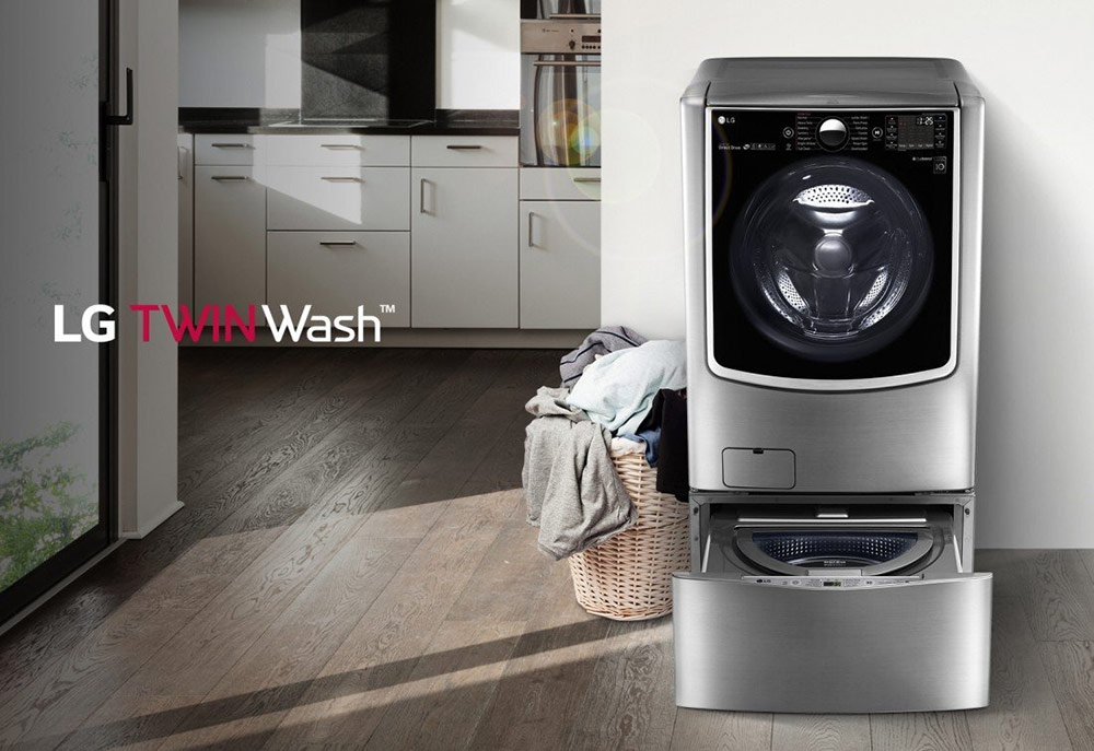 Máy giặt mini LG 3,5 kg tích hợp bên dưới một máy giặt khác