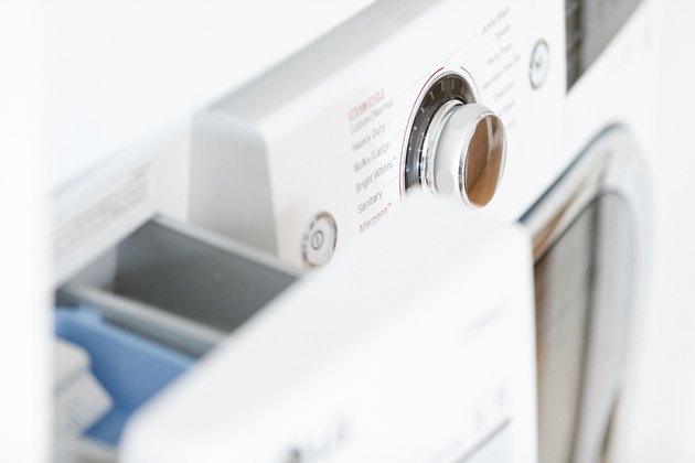 Mẹo sử dụng máy giặt: Giặt đồ vải lanh bằng nước nóng hay nước lạnh?
