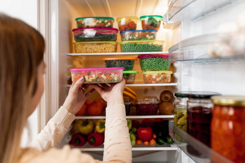 Cách sắp xếp thực phẩm trong tủ lạnh hợp lý giúp tủ lạnh thông thoáng, ngăn ngừa vi khuẩn phát triển, bảo quản thực phẩm tốt hơn