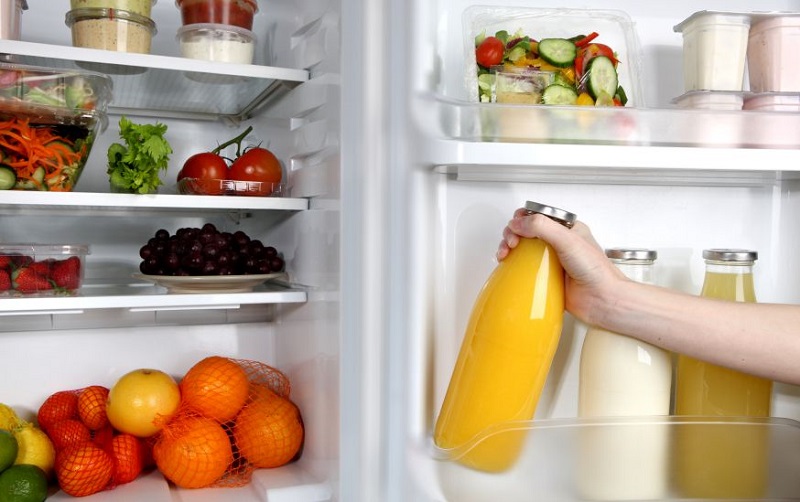 Để tủ lạnh khô hoàn toàn trước khi cắm điện và cho thực phẩm vào