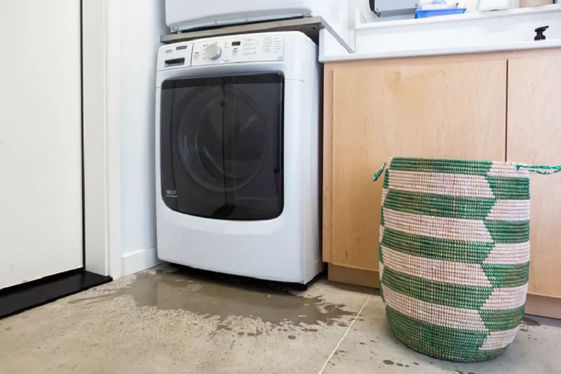 Tại sao máy giặt bị rò rỉ nước? Nguyên nhân và cách khắc phục