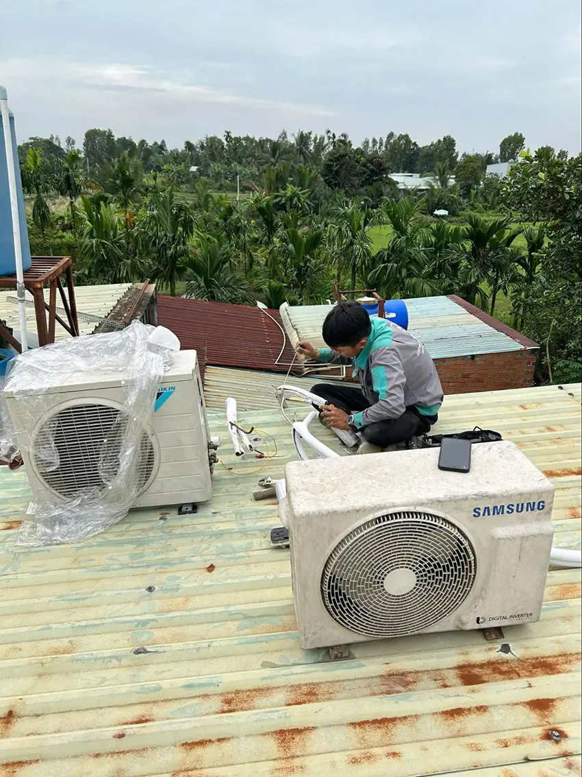 Sửa máy lạnh quận 11 – thợ tới trong 30 phút, kiểm tra miễn phí Kỹ thuật viên kiểm tra mức độ hư hỏng và khả năng xử lý