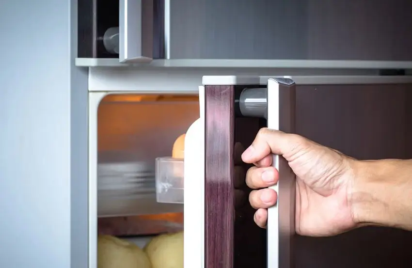 Khi tủ lạnh không lạnh, hãy hạn chế mở cửa tủ
