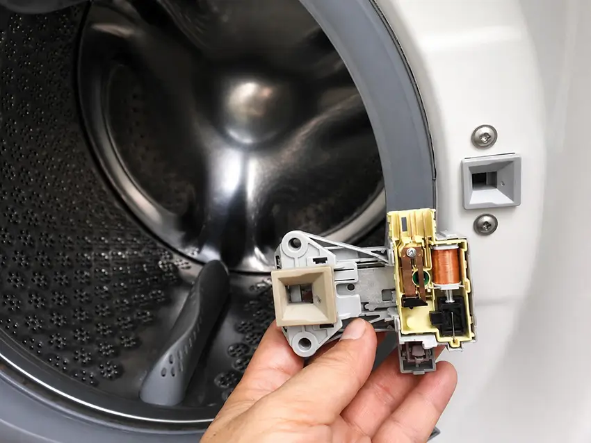 Khóa cửa máy giặt bị hỏng