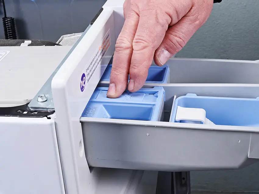 Cách vệ sinh khay đựng bột giặt sạch cặn bẩn chỉ với 5 bước