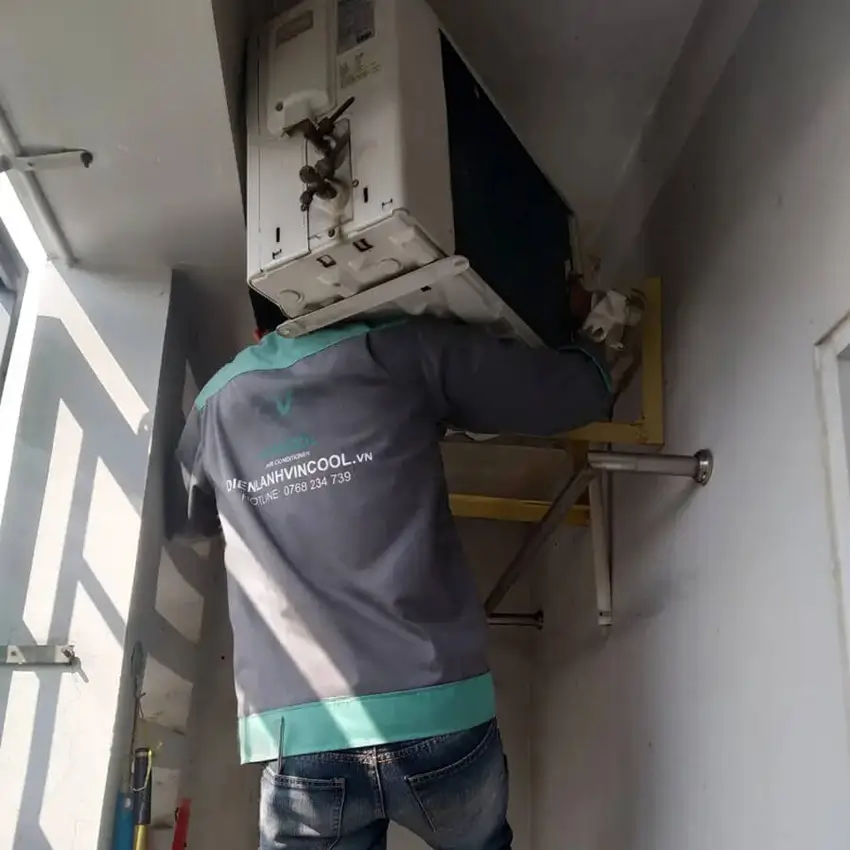 Tự di dời máy lạnh có nên không? Khi nào cần thuê dịch vụ di dời máy lạnh