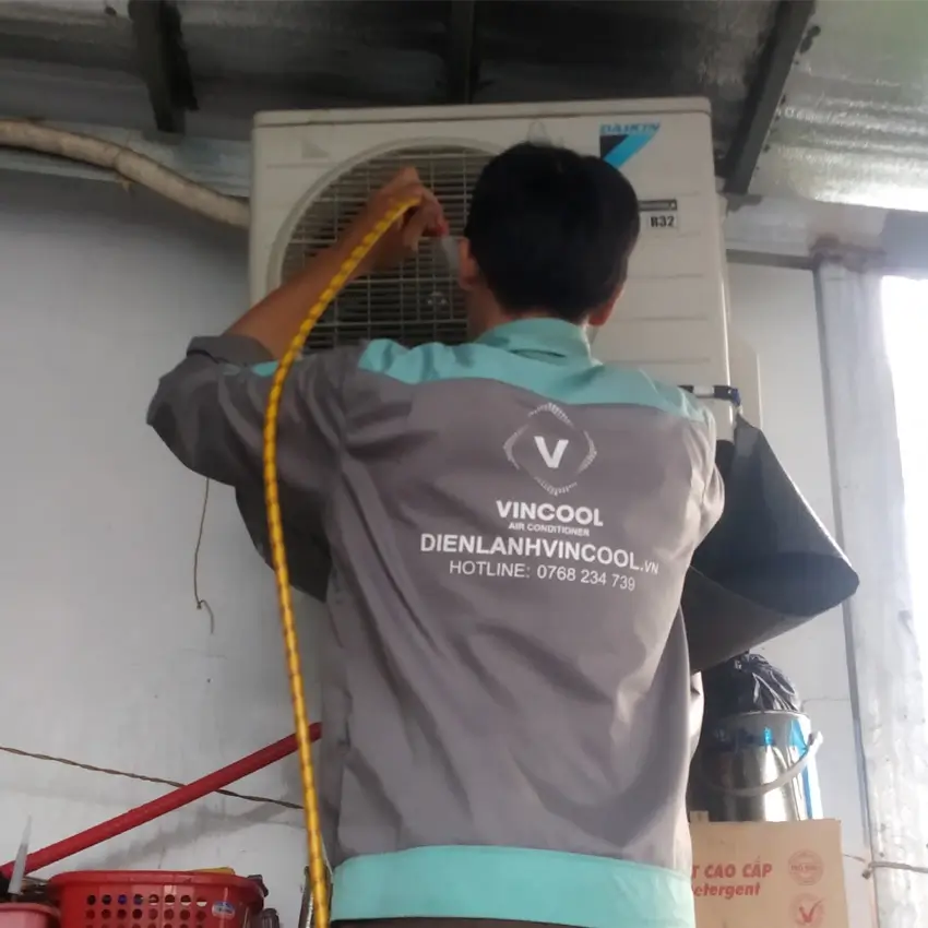 Quy trình vệ sinh máy lạnh tận tâm đạt chuẩn kỹ thuật – Từng bước được thực hiện ra sao?