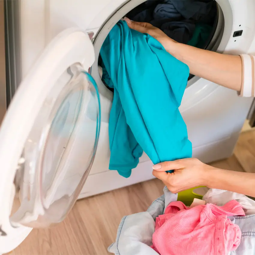 Nếu có nhiều đồ cần giặt, tốt nhất nên chia thành từng mẻ nhỏ