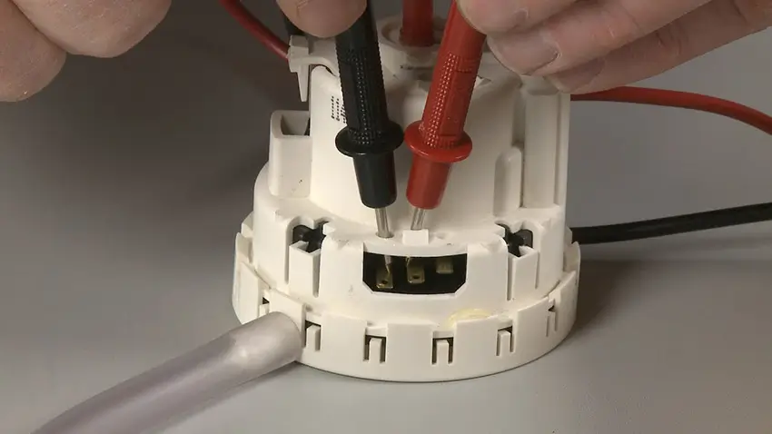 Lỗi OC máy giặt Samsung do đâu, tự xử lý được không? Cảm biến mực nước hoạt động sai