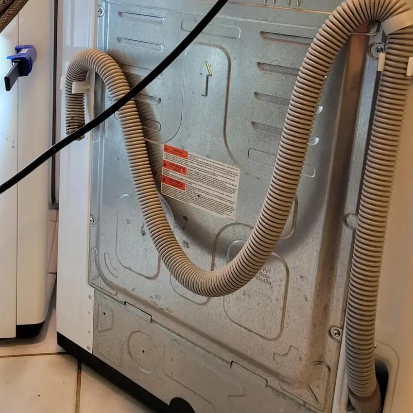 Cách tự kiểm tra và sửa lỗi 5C máy giặt Samsung tại nhà Lỗi 5C máy giặt Samsung xảy ra khi đường ống thoát nước bị tuột, gấp khúc hoặc bị nghẽn