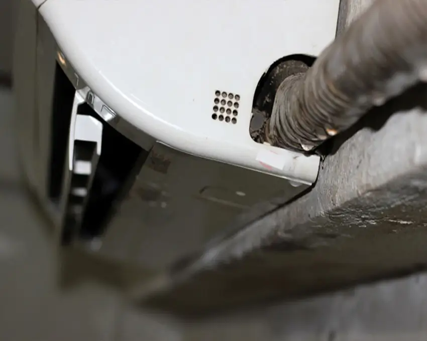 Vì sao máy lạnh LG bị chảy nước trong phòng?