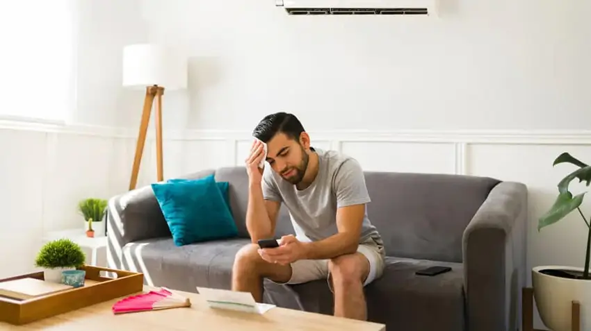 Tại sao máy lạnh không lạnh? Nguyên nhân và cách khắc phục nhanh Máy lạnh không lạnh khiến không gian nóng bức khiến cơ thể dễ mệt mỏi