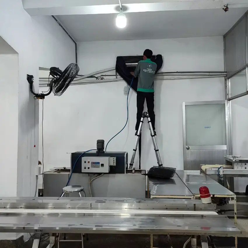 Tại sao phải vệ sinh máy lạnh? Giải đáp chi tiết cho người dùng Bao lâu vệ sinh máy lạnh 1 lần phụ thuộc vào tần suất sử dụng và môi trường