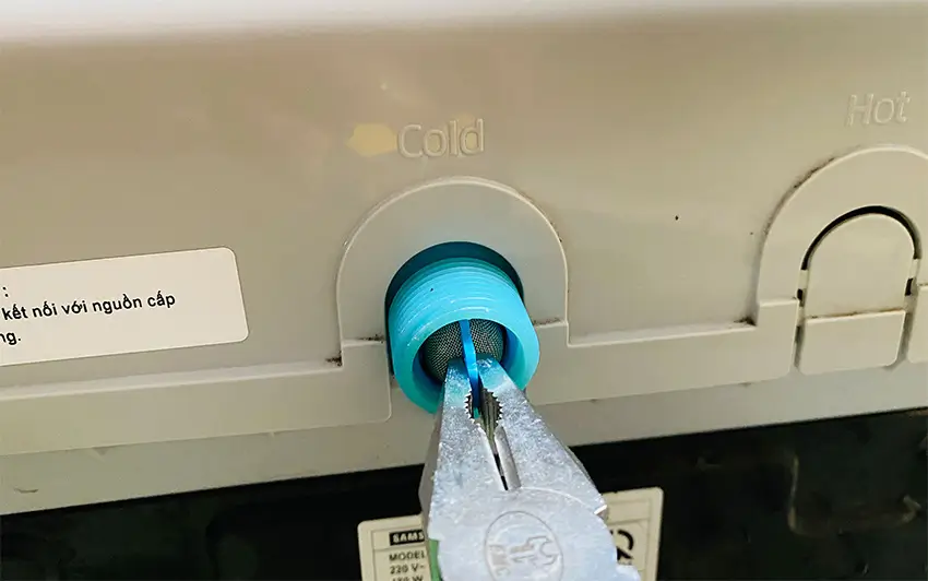 Cách vệ sinh lưới lọc van cấp nước máy giặt tại nhà