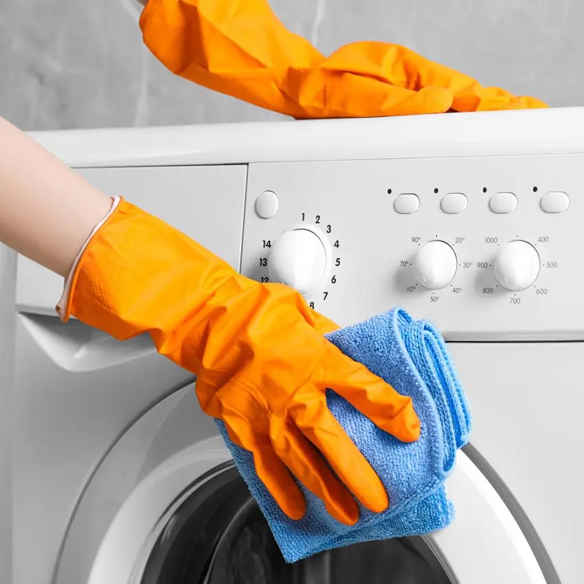 Làm sạch thân máy