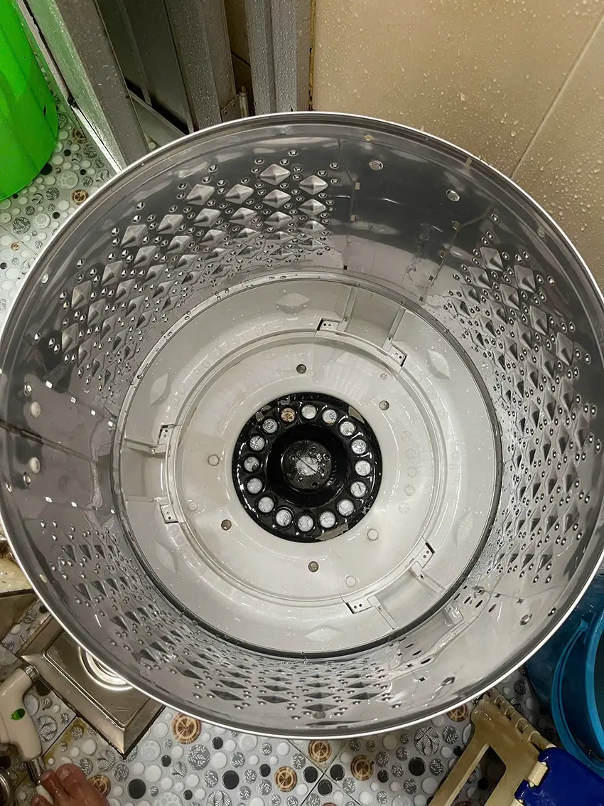 Giá vệ sinh máy giặt theo khối lượng và dòng máy Mức độ bẩn bên trong máy giặt ảnh hưởng trực tiếp đến giá vệ sinh