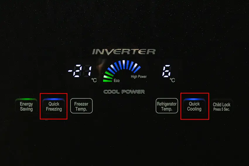 Nhấn giữ Quick Cooling hoặc Quick Freezing cho đến khi nghe tiếng "bíp" để reset tủ lạnh Hitachi