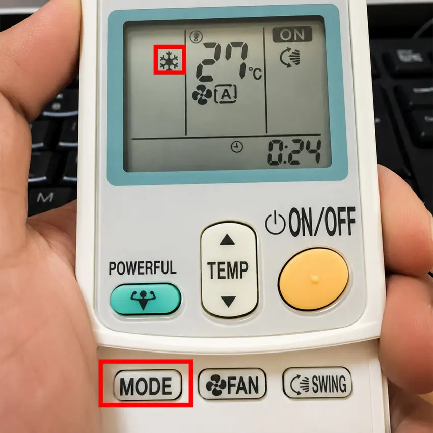 Bấm nút Mode trên remote để chuyển về chế độ Cool (thường có ký hiệu hình bông tuyết)