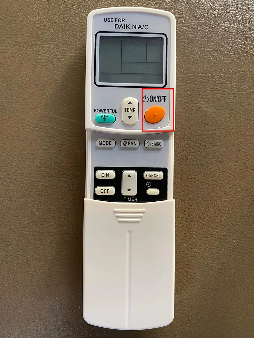 Lỗi 00 máy lạnh Daikin nghĩa là gì? Nhấn nút ON/OFF để tắt máy, chờ 5-10s rồi khởi động lại