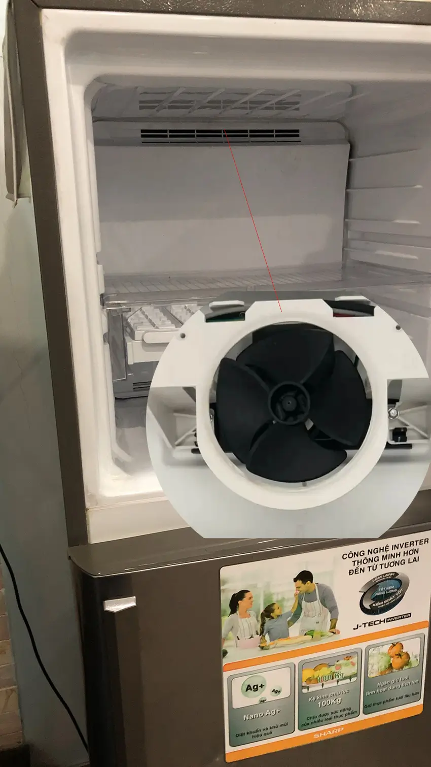 Tủ lạnh ngăn đá lạnh nhưng ngăn mát không lạnh: 7 Nguyên nhân & Cách sửa Tủ lạnh ngăn đá lạnh nhưng ngăn mát không lạnh do quạt ngăn đá không quay