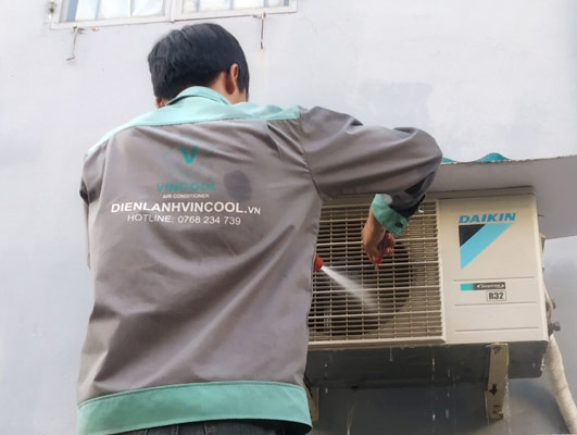 Vệ sinh máy lạnh