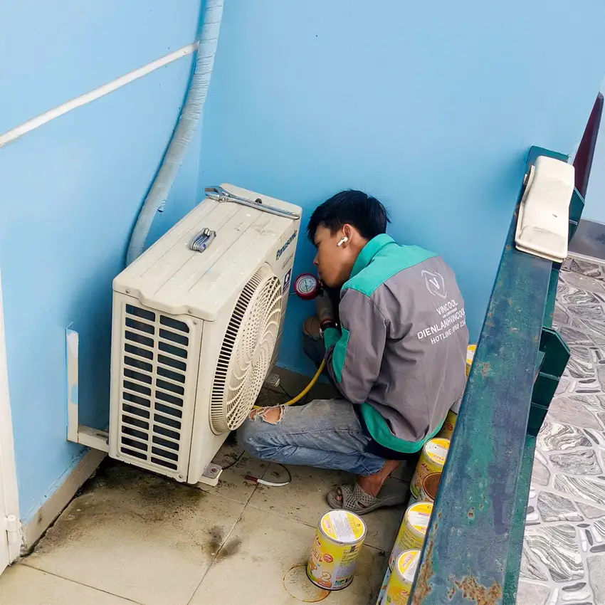 Kỹ thuật viên Vincool kiểm toàn diện xác định đúng nguyên nhân gây thiếu gas điều hòa