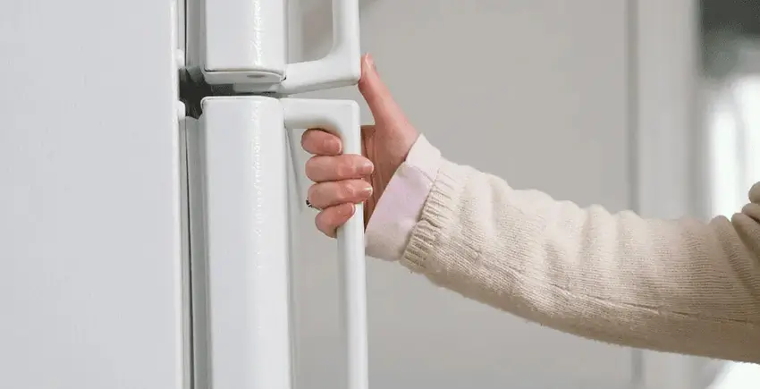 Cửa tủ lạnh đóng không còn hít chặt