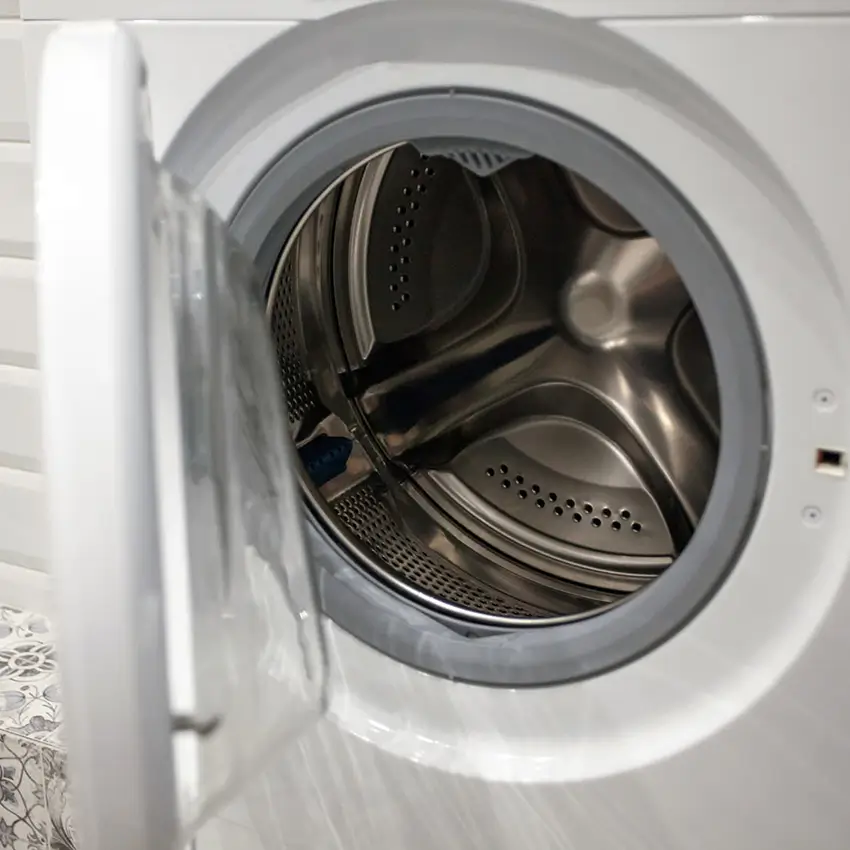 Hãy mở hé cửa máy giặt khoảng 30–60 phút để lồng giặt được thông thoáng và khô tự nhiên