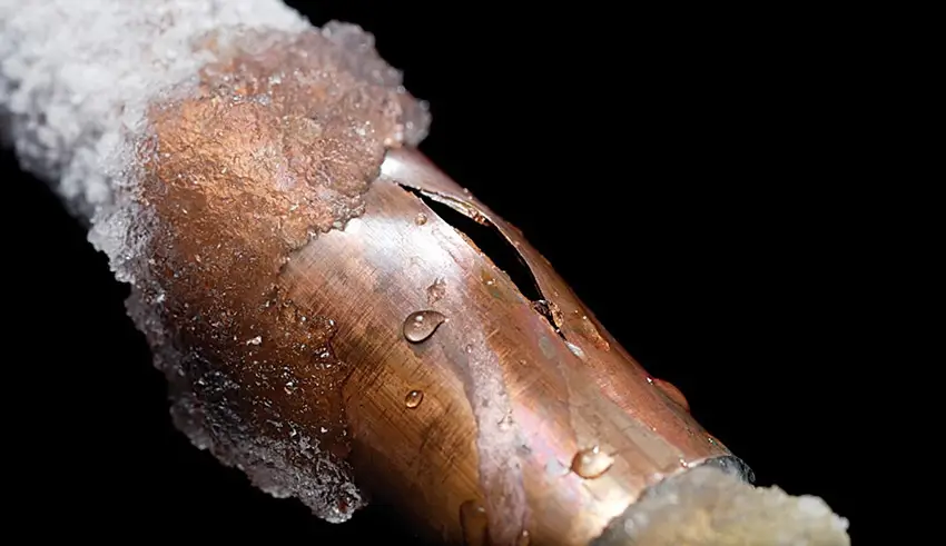 Máy lạnh thiếu gas do rò rỉ ống đồng